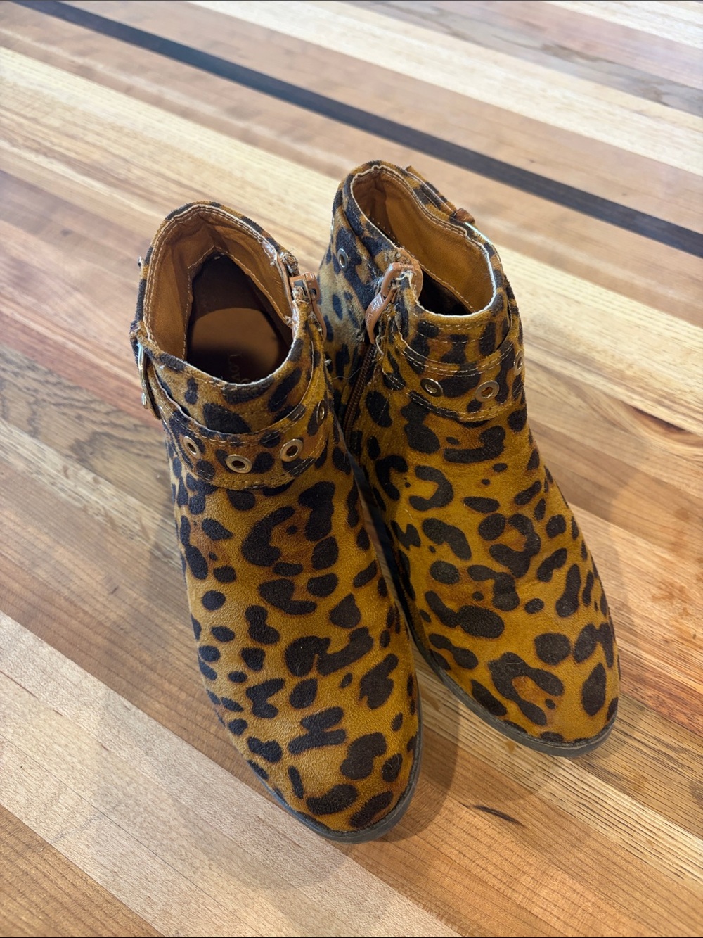LovMark Girls Lepard Print ankle bootie’s size 2